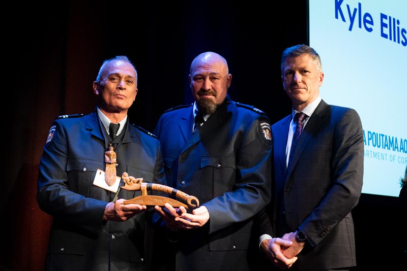 Kyle Ellison and Pirika Taepa with Jeremy Lightfoot, Chief Executive of the Department of Corrections, at Te Putanga Toi Arts Access Awards 2021.