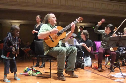 Julian Raphael leads the relaxed performance, presented by Chamber Music New Zealand with Enso String Quartet